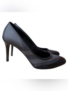 Burberry Grey Black Nova Check Pump Womens 39/9 Canvas Leather 3.5” Heel Classic